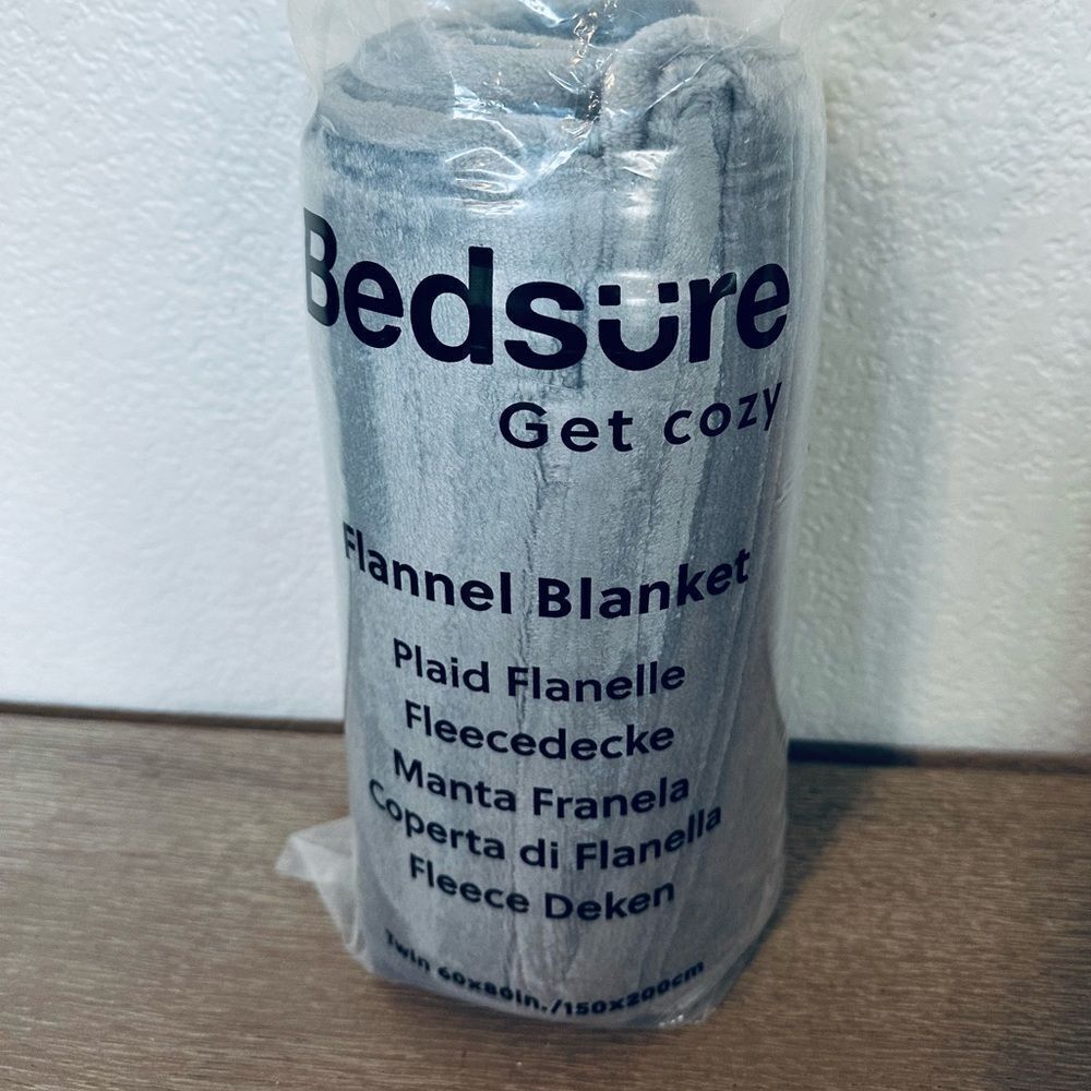 Bedsure Gray Velvet Twin Bedding Blanket